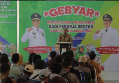 Perkuat Perlindungan Sosial, Pemkot Cimahi Salurkan Kartu Jaminan Ketenagakerjaan