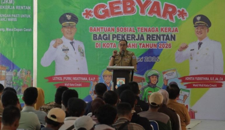 Perkuat Perlindungan Sosial, Pemkot Cimahi Salurkan Kartu Jaminan Ketenagakerjaan