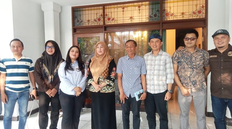 Wakil Bupati Kuningan Apresiasi Tuti Andriani dalam Gerakan Edukasi Pengelolaan Sampah