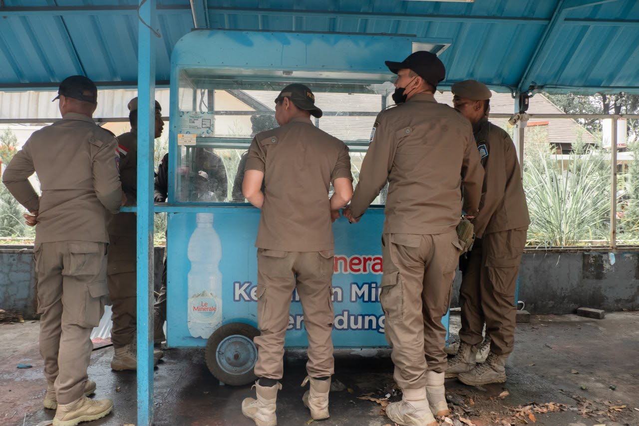 Satpol PP Kota Tertibkan 40 Bangunan Liar di Kawasan Pendidikan Hasanudin-Surya Kencana